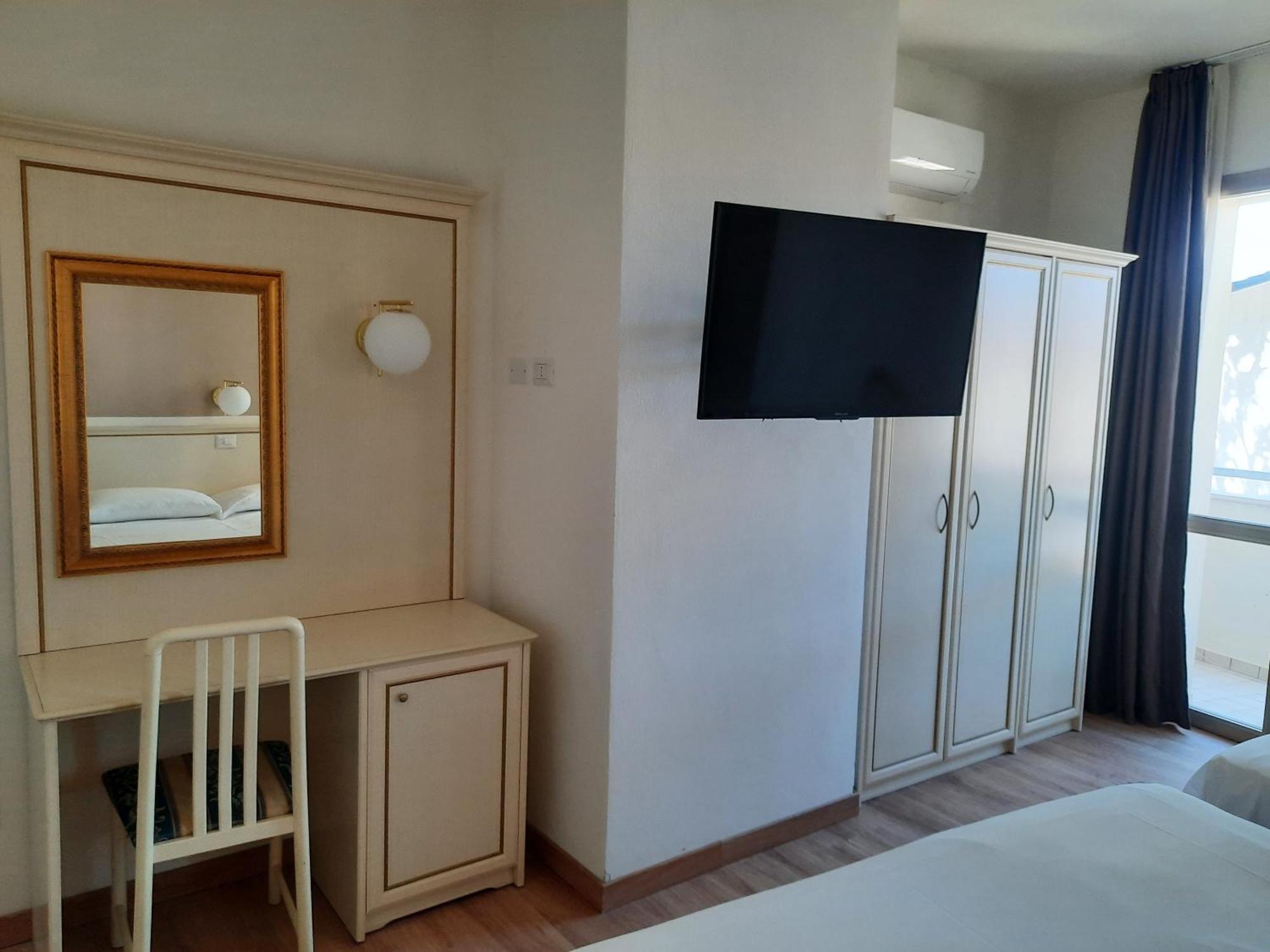 Hotel Schiller Cervia Eksteriør billede